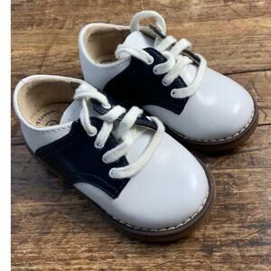 Footmates Cheer Saddle oxfords size 4W‎